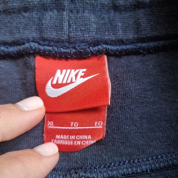 Nike Tech Shorts XL - Picture 4 of 10